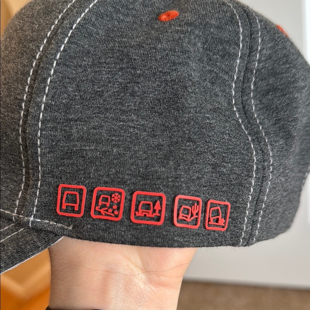 Like New - Land Rover Hat - Picture 7 of 9